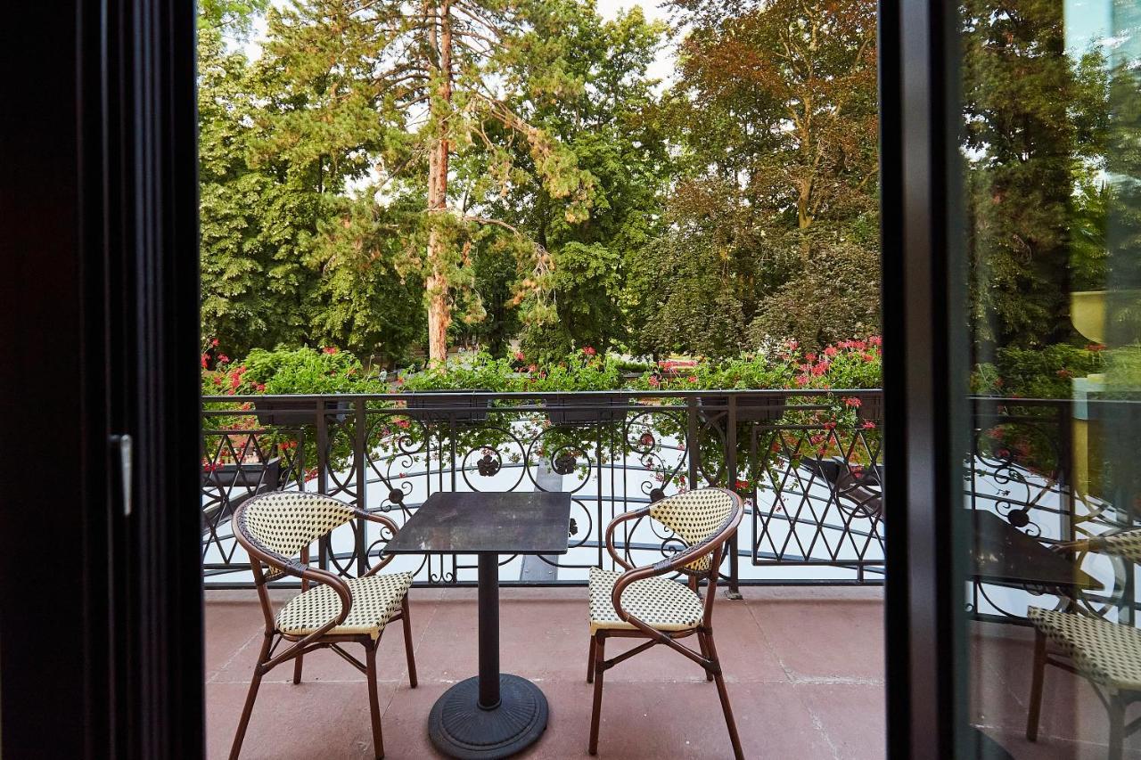 A Hoteli - Hotel Park Vrnjačka Banja Εξωτερικό φωτογραφία A balcony in Paris