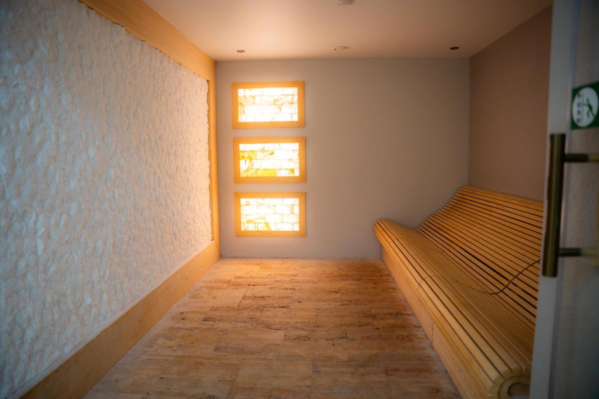 A Hoteli - Hotel Park Vrnjačka Banja Εξωτερικό φωτογραφία A salt room