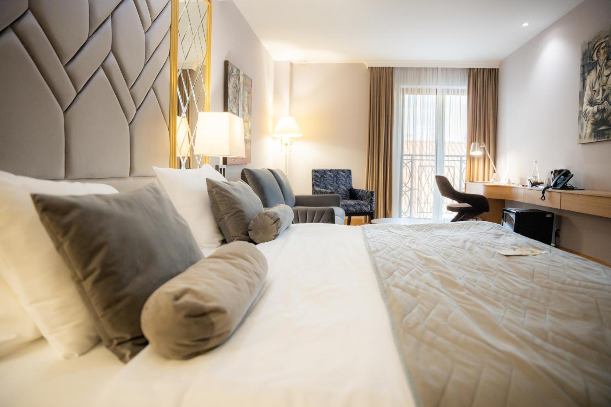 A Hoteli - Hotel Park Vrnjačka Banja Εξωτερικό φωτογραφία A room at the hotel
