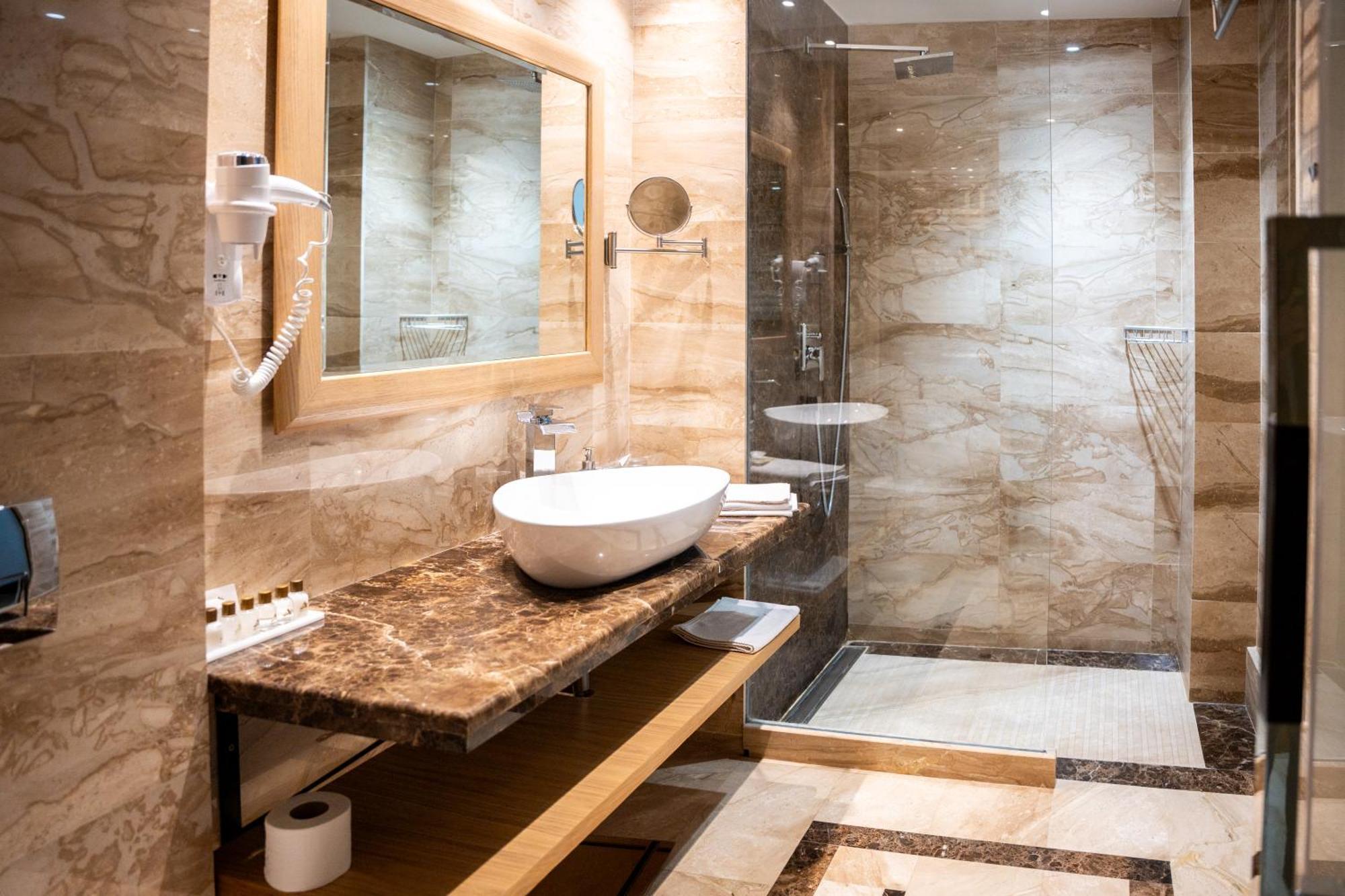 A Hoteli - Hotel Park Vrnjačka Banja Εξωτερικό φωτογραφία Bathroom