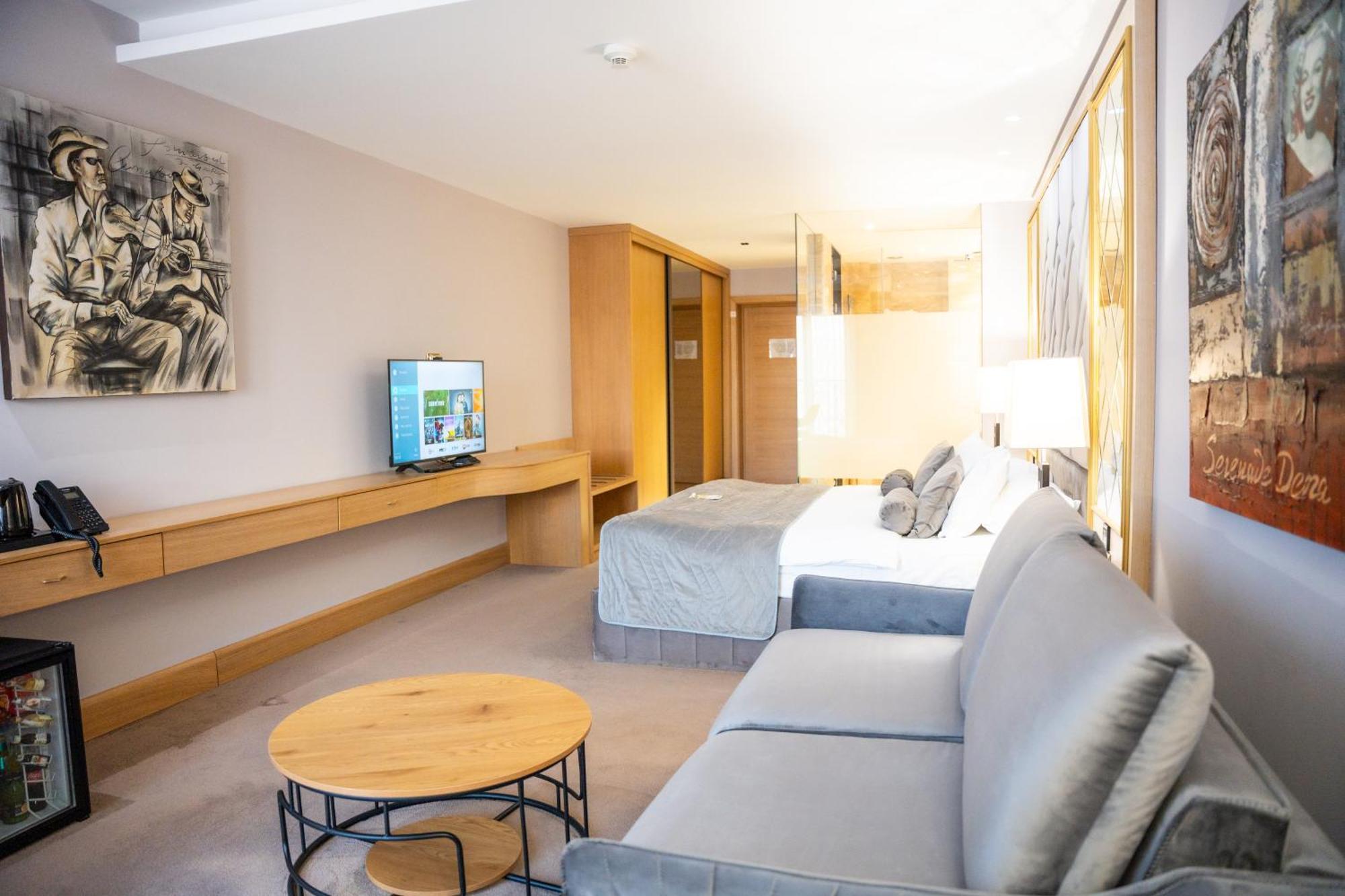 A Hoteli - Hotel Park Vrnjačka Banja Εξωτερικό φωτογραφία A room at the hotel